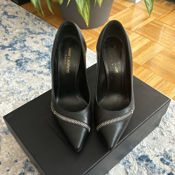 Saint Laurent Pointed Toe Pumps - Picture 2 of 9